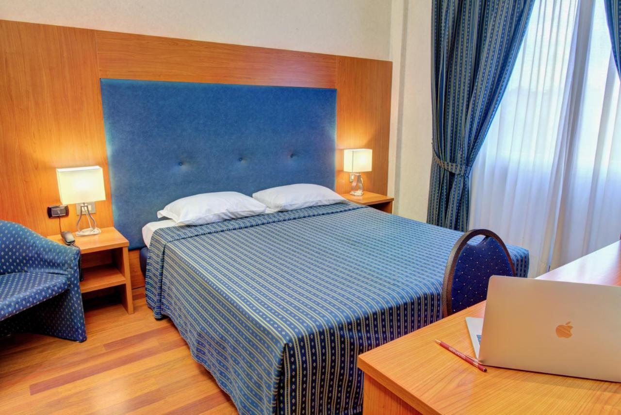 Hotel Mec Милан Экстерьер фото