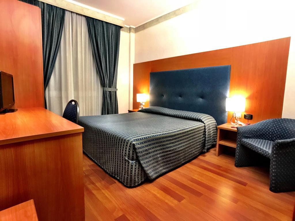 Hotel Mec Милан Экстерьер фото