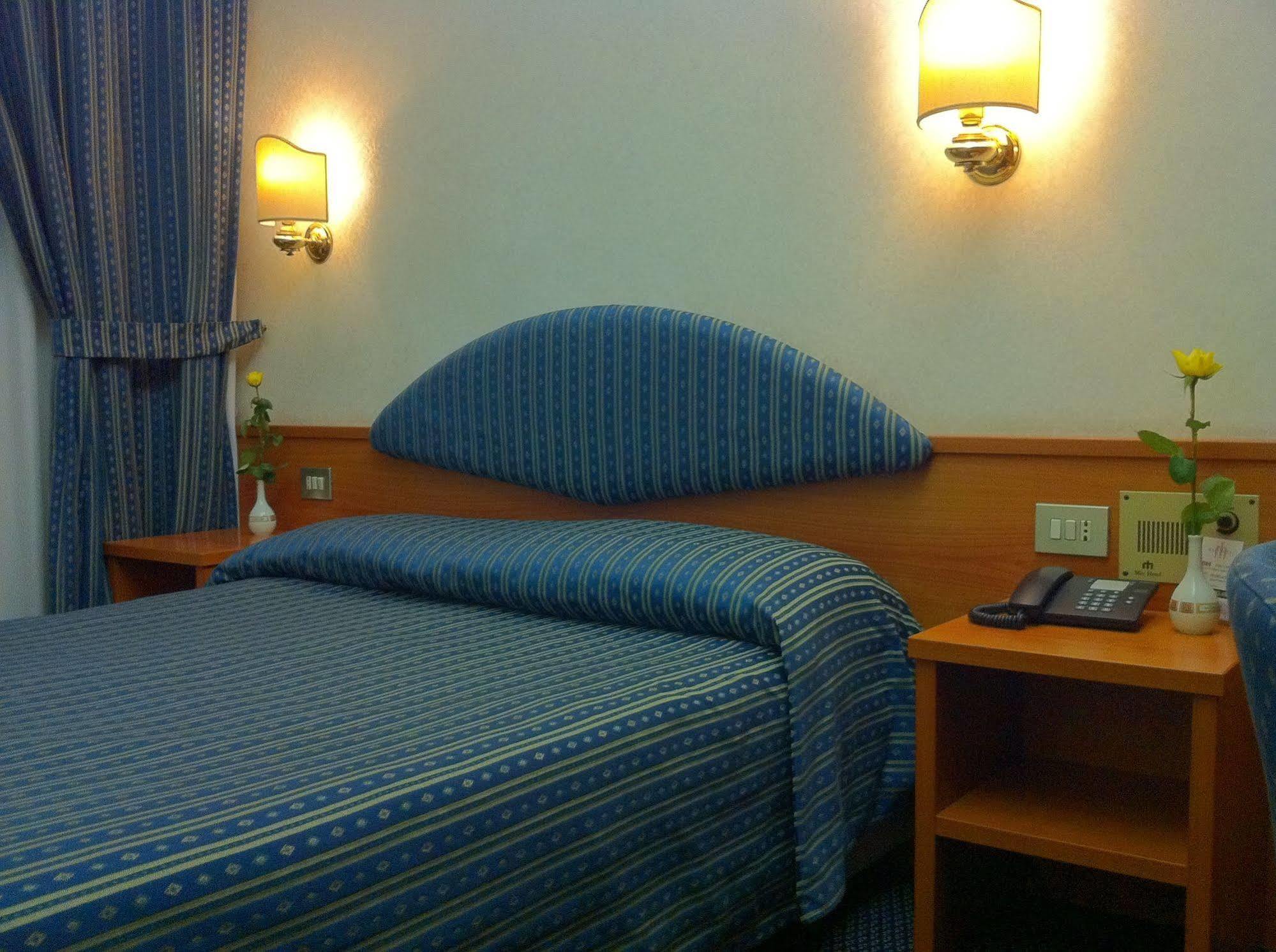 Hotel Mec Милан Экстерьер фото